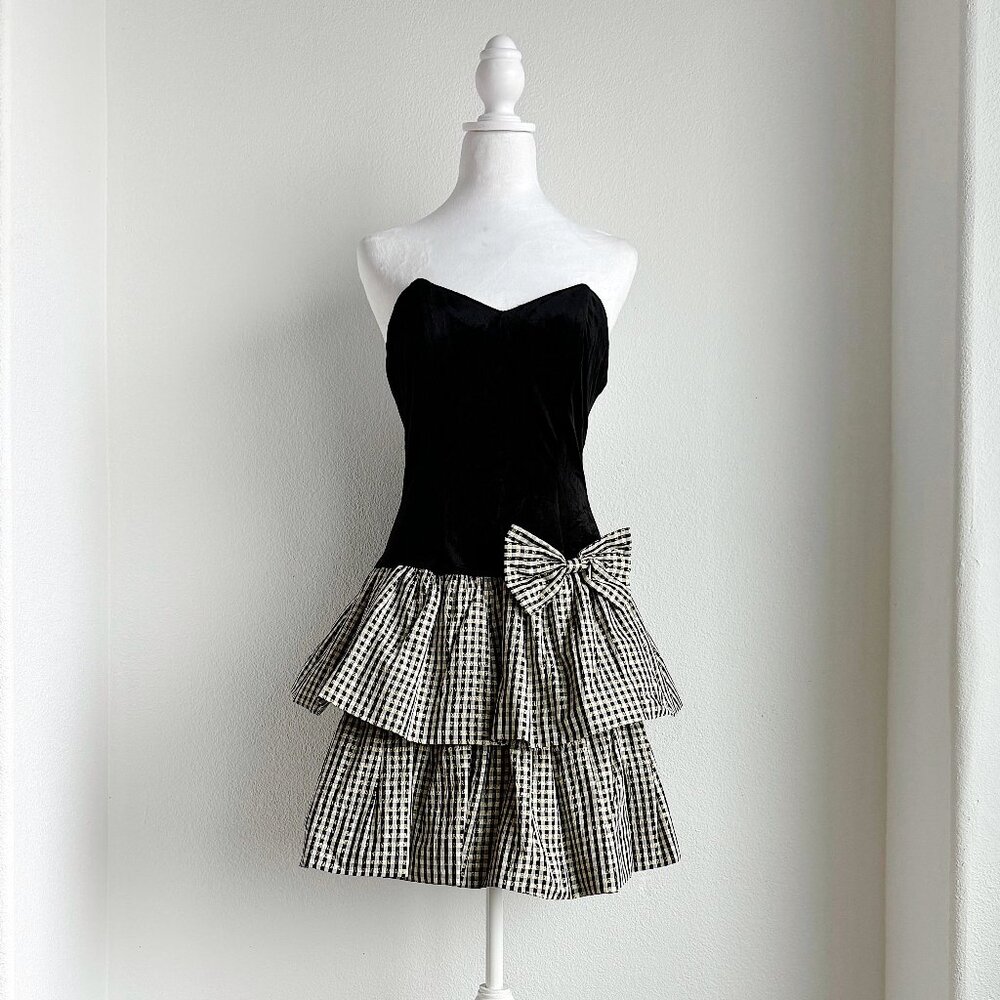 VINTAGE SWEETHEART‎ NECKLINE DRESS WITH BUBBLE SKIRT